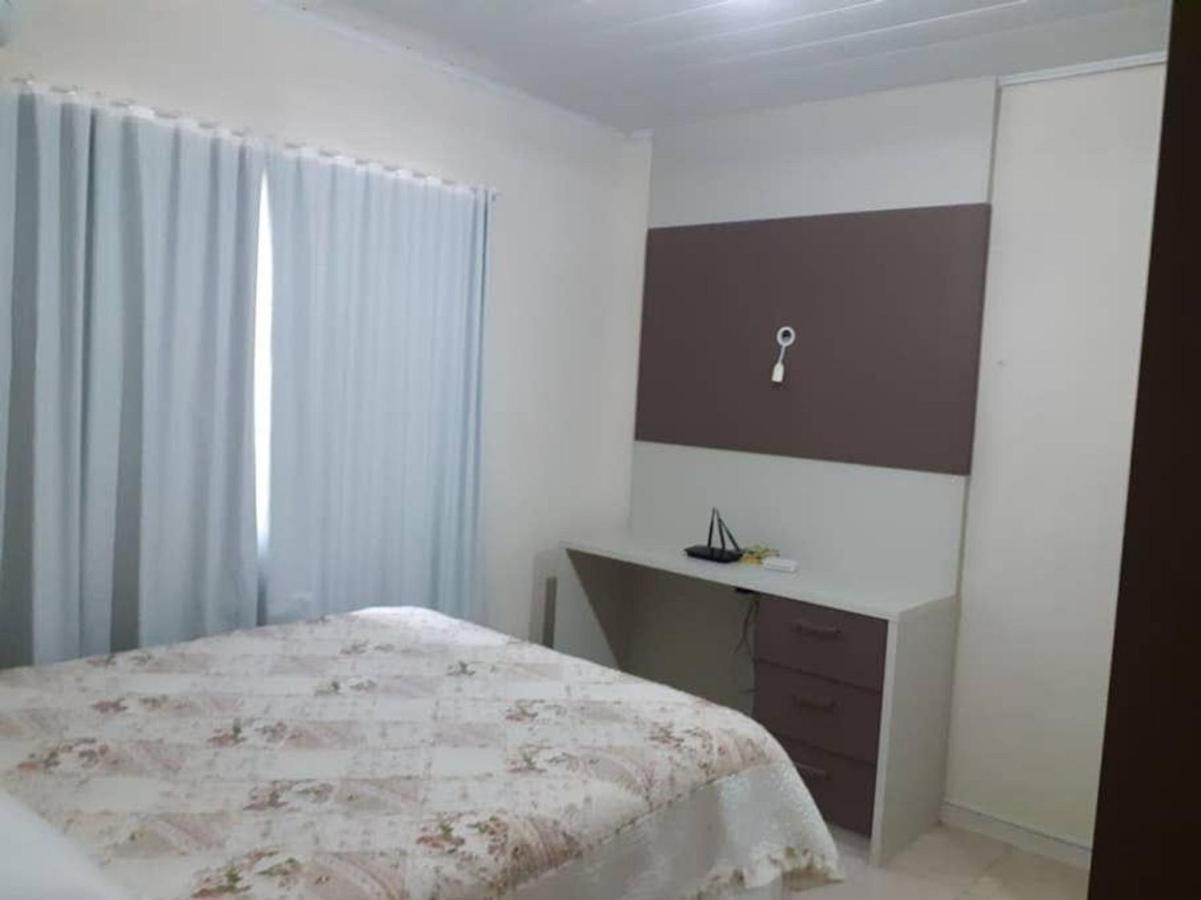 Casa De 03 Dormitorios No Centro De บอมบินญัส ภายนอก รูปภาพ